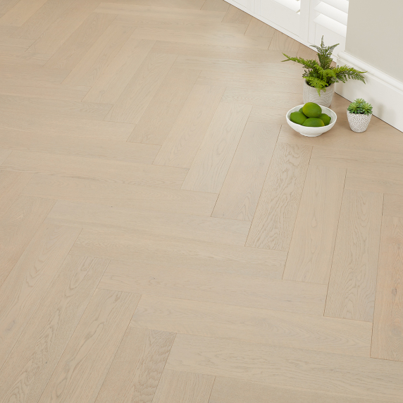 Grey Oak Herringbone Engineered Flooring – 14mm Thick x L 600 x W 125 (1.2m2 pack size)